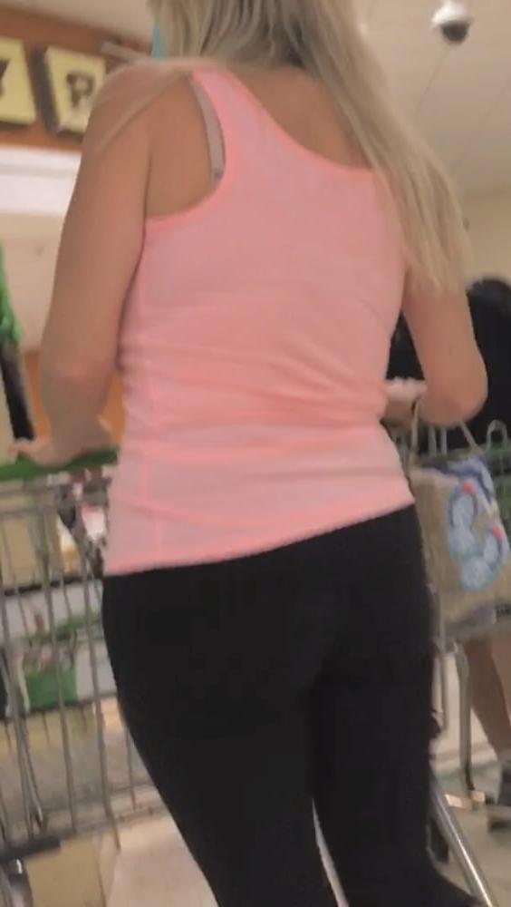 15P Aged Blonde MILF in tight yoga pants
