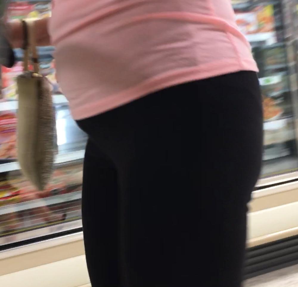 15P Aged Blonde MILF in tight yoga pants