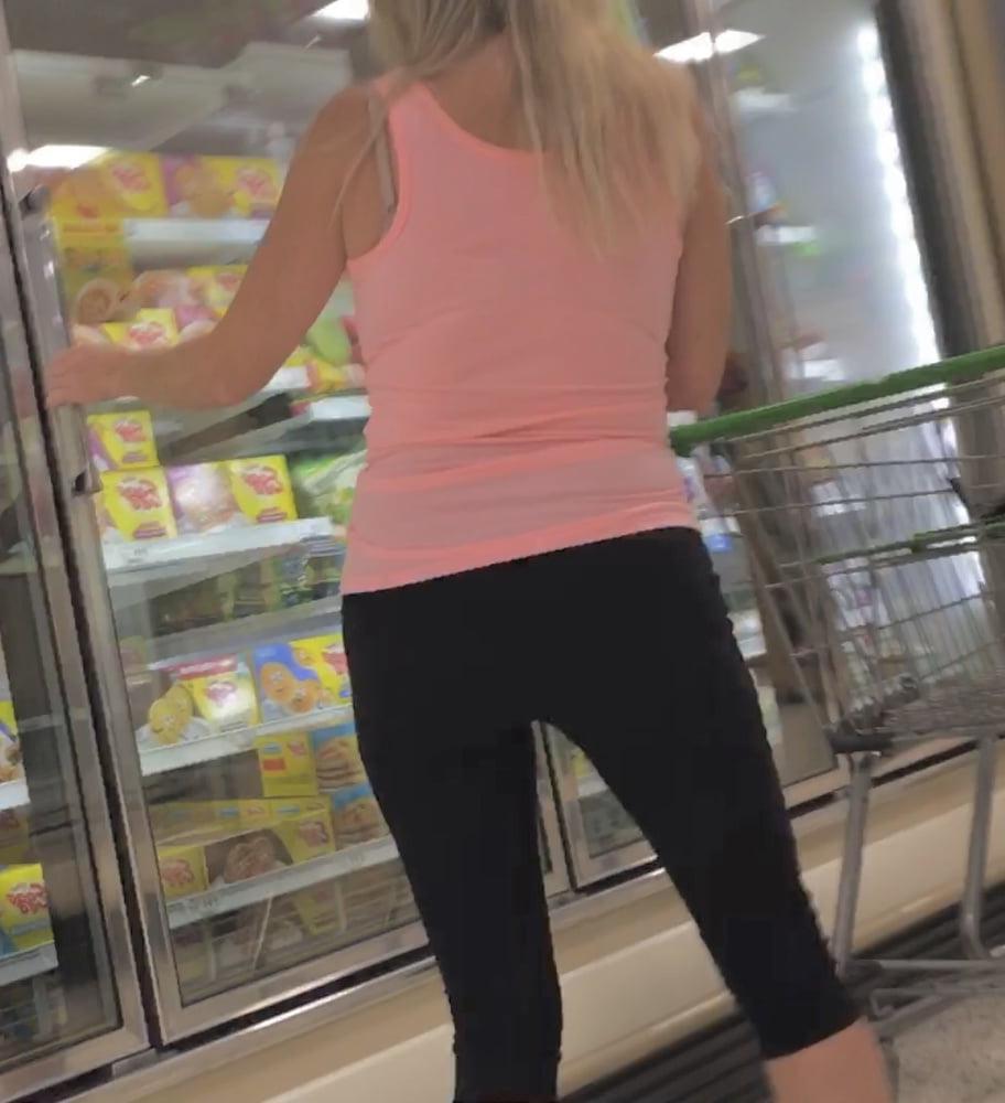 15P Aged Blonde MILF in tight yoga pants
