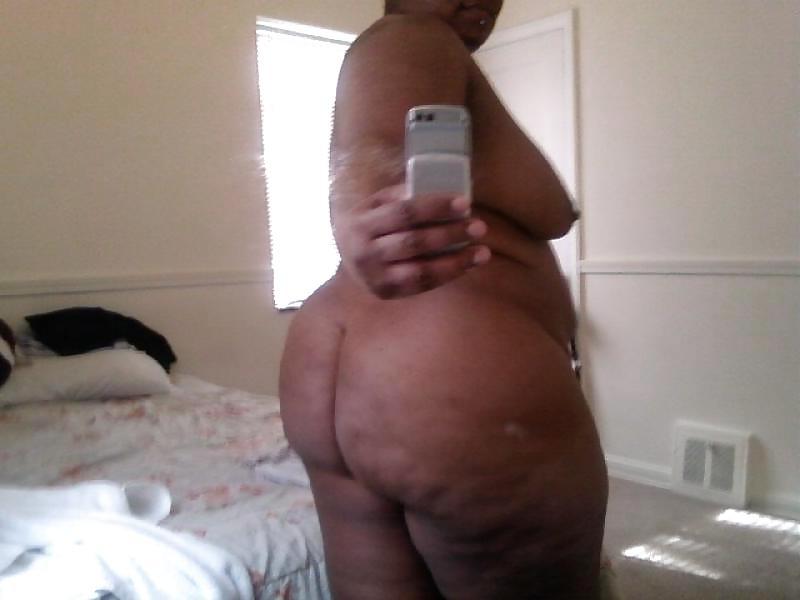 25P Ebony Mature Aged BLACK ASS 