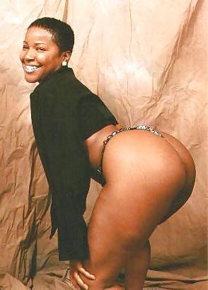 25P Ebony Mature Aged BLACK ASS 