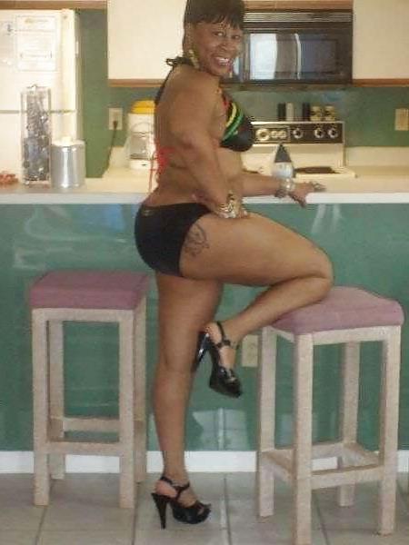 25P Ebony Mature Aged BLACK ASS 
