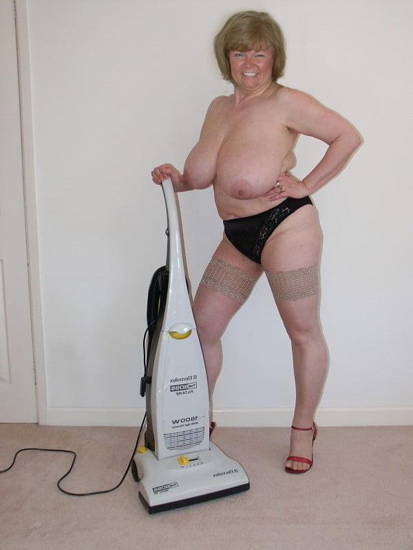 25P Submissive housemaid banged in all holes (servante soumise)