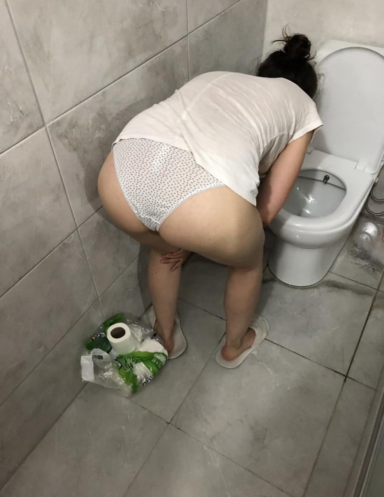25P Submissive housemaid banged in all holes (servante soumise)