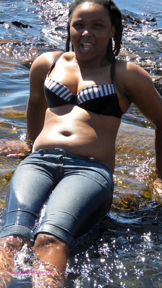 25P South Africa - Girls posing 18