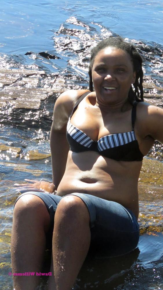 25P South Africa - Girls posing 18