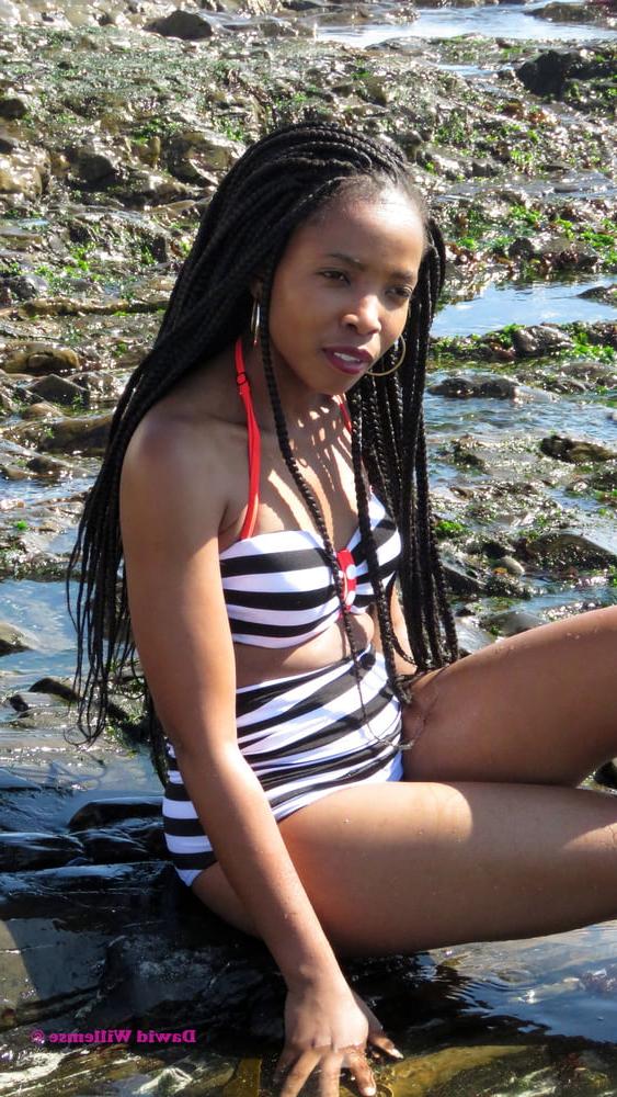 15P South Africa - Girls posing 17