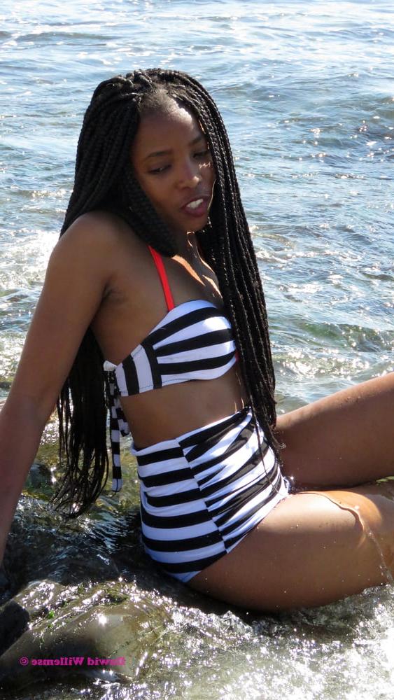 15P South Africa - Girls posing 17