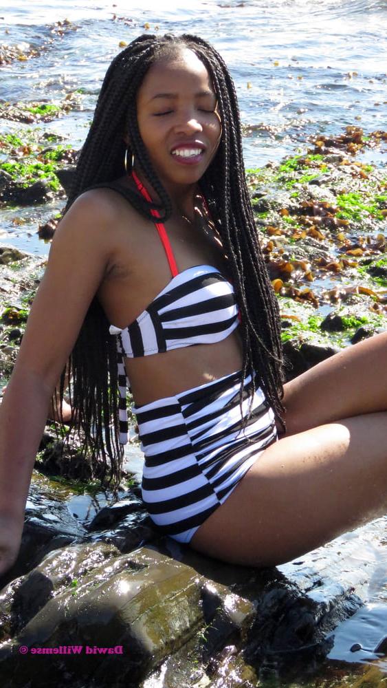 15P South Africa - Girls posing 17