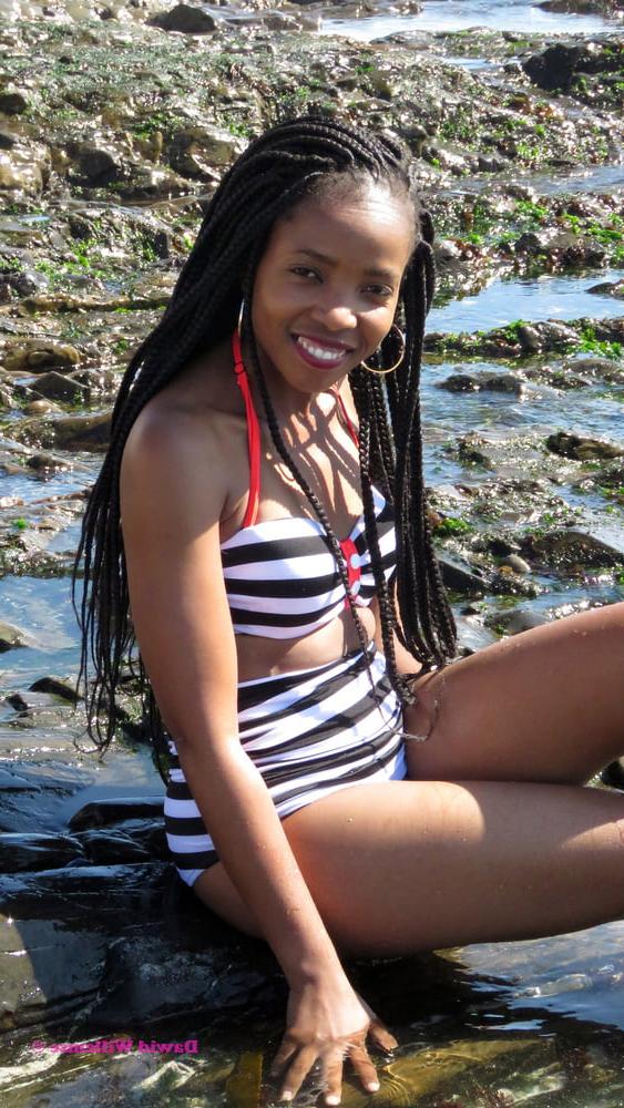 15P South Africa - Girls posing 17