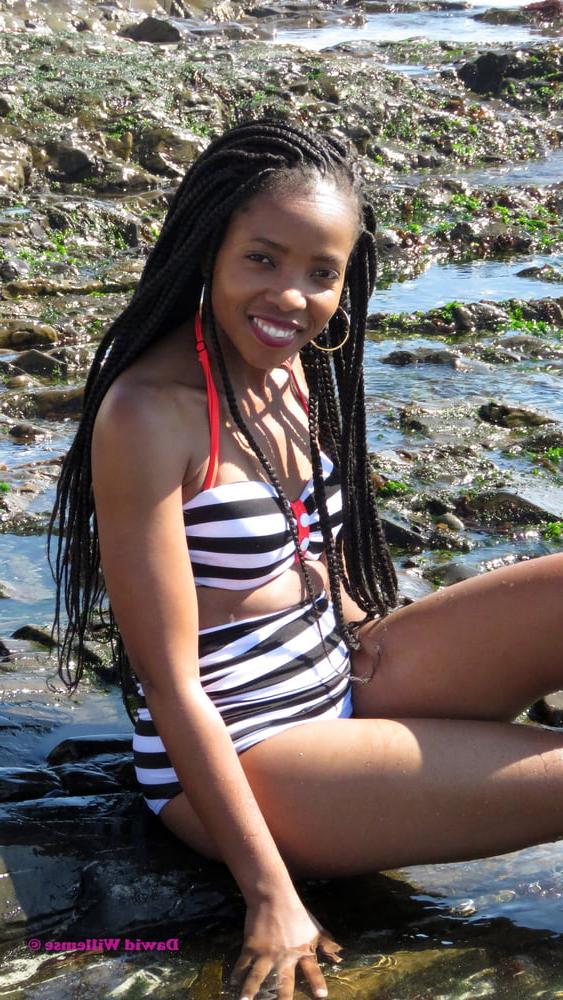 15P South Africa - Girls posing 17