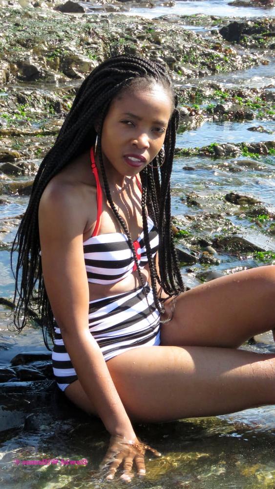 15P South Africa - Girls posing 17