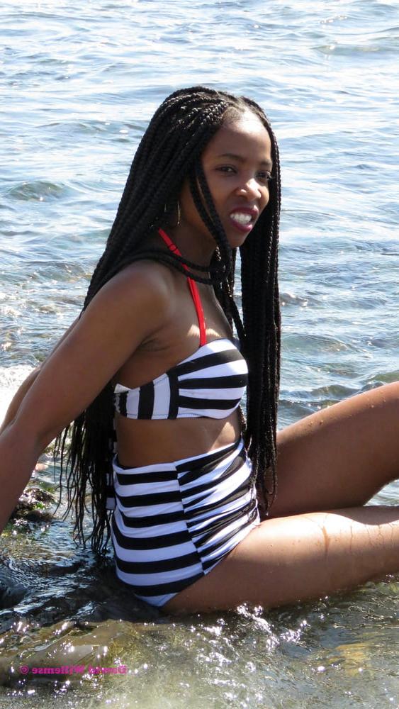 15P South Africa - Girls posing 17