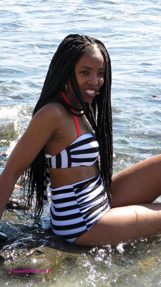 15P South Africa - Girls posing 17