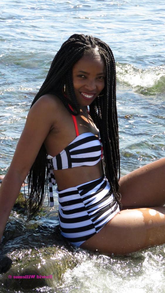 15P South Africa - Girls posing 17