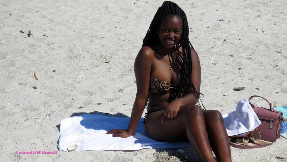 22P South Africa - Girls posing 16