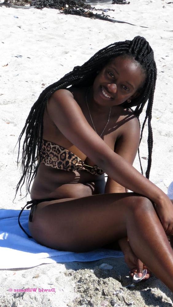 22P South Africa - Girls posing 16