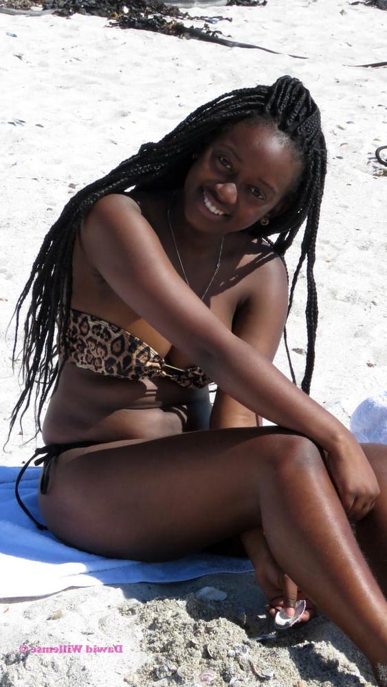 22P South Africa - Girls posing 16