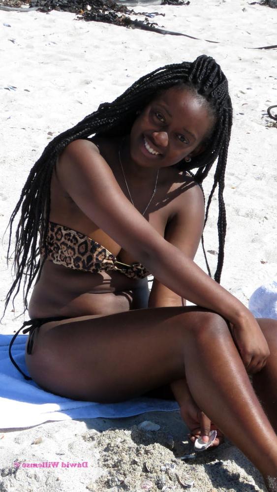 22P South Africa - Girls posing 16
