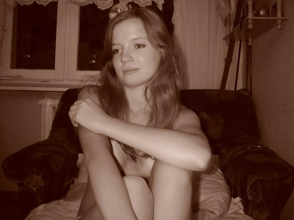 25P ExgfCol All of Hot Russian Teen Dasha (Sepia 9of12)
