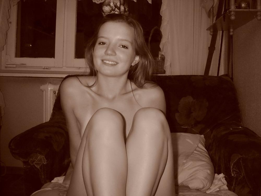 25P ExgfCol All of Hot Russian Teen Dasha (Sepia 9of12)