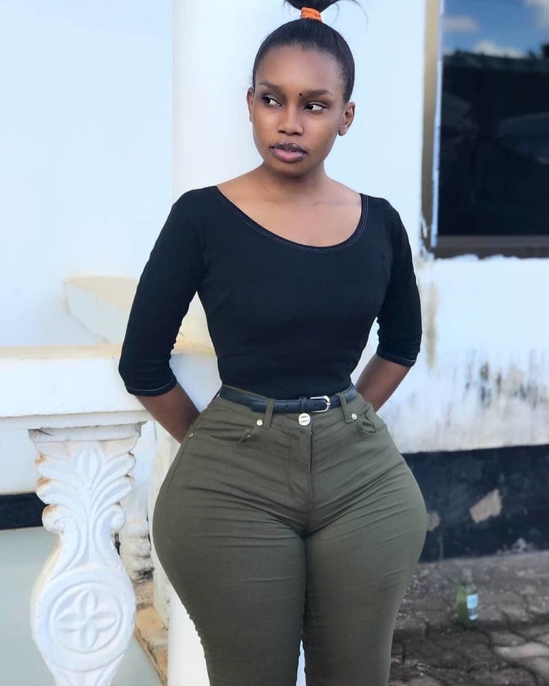 25P African Big Booties
