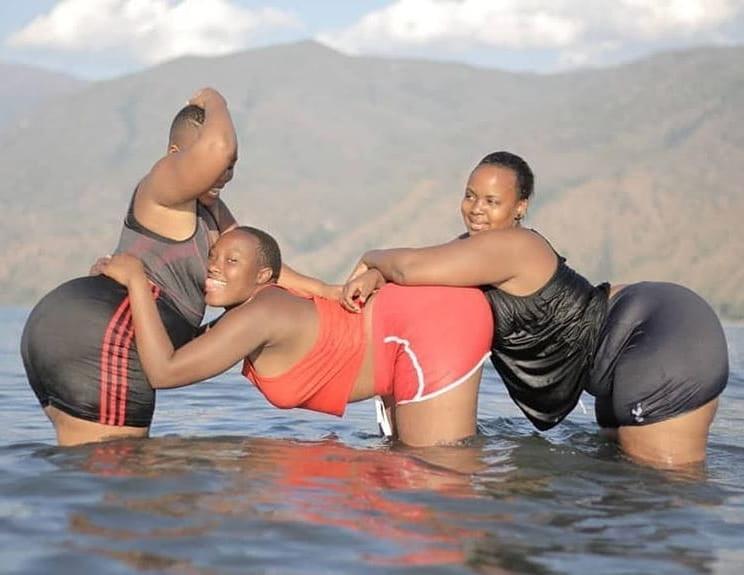 25P African Big Booties