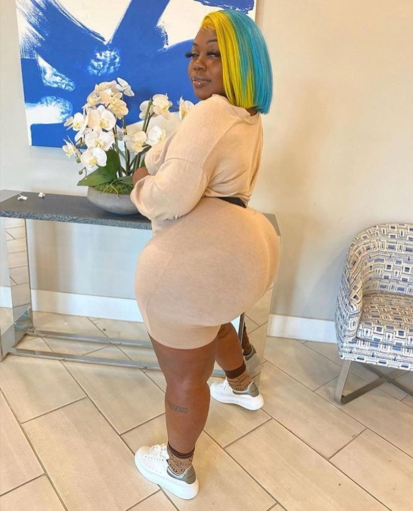 25P African Big Booties