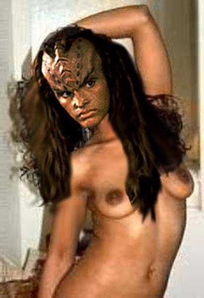25P alien art