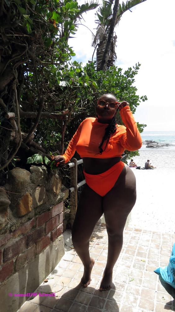 25P South Africa - Girls posing