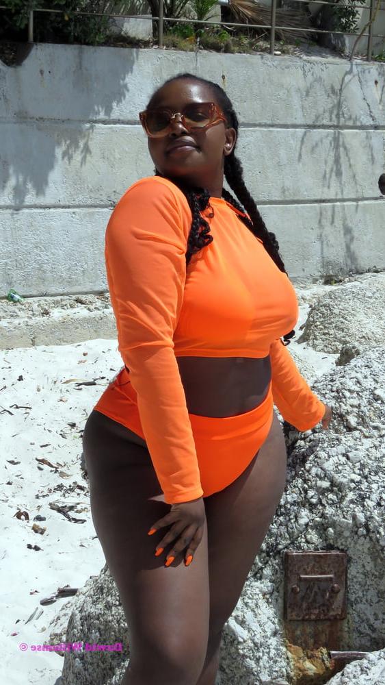 25P South Africa - Girls posing