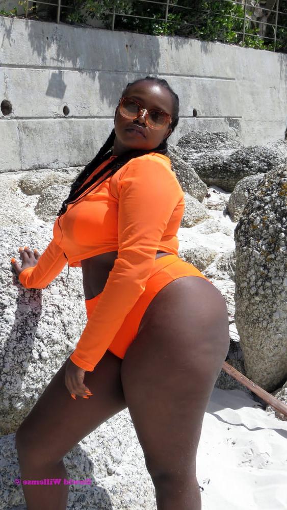25P South Africa - Girls posing
