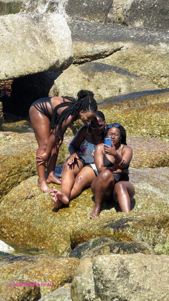 25P South Africa - Grils posing 12