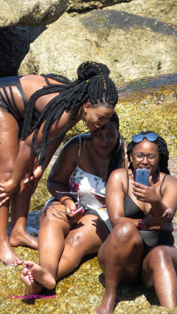 25P South Africa - Grils posing 12