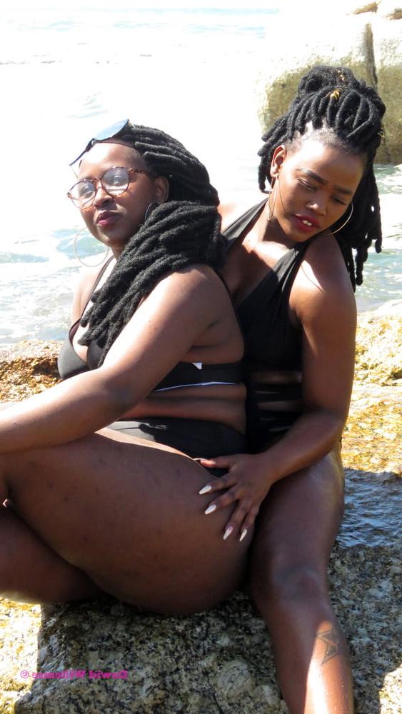 25P South Africa - Grils posing 12