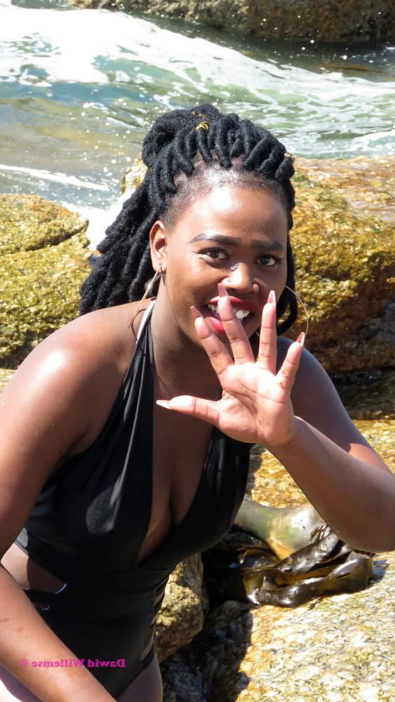 25P South Africa - Grils posing 12