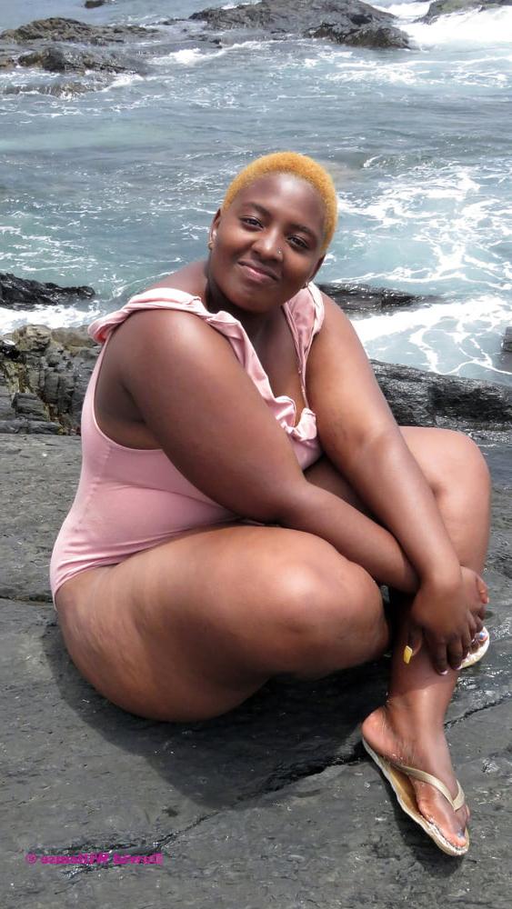 21P South Africa - Girls posing 03