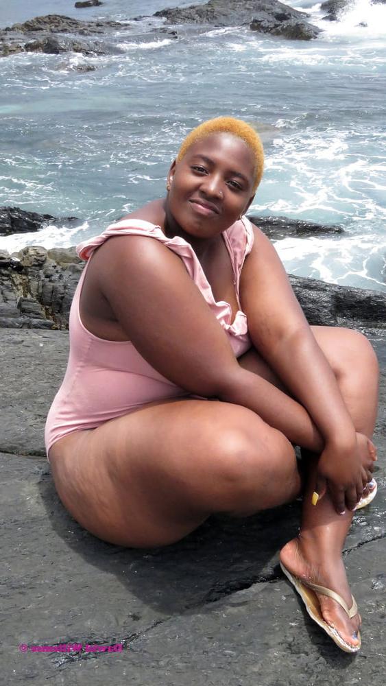 21P South Africa - Girls posing 03