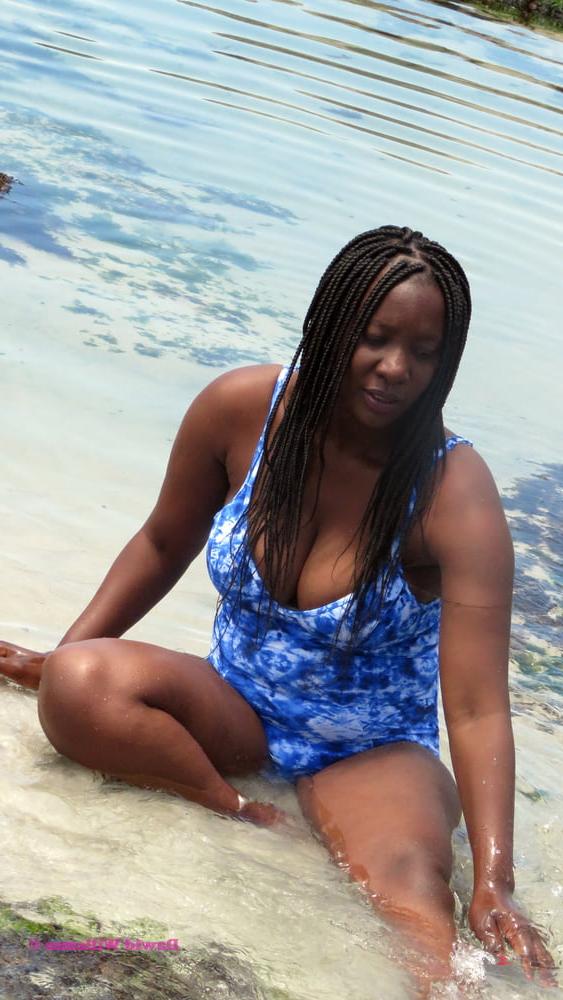 24P South Africa - Girls posing 04