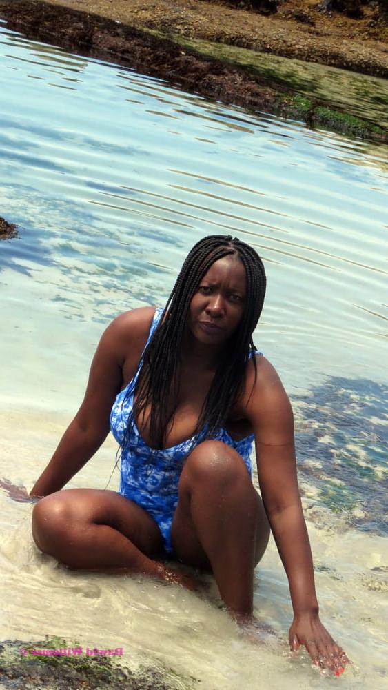 24P South Africa - Girls posing 04