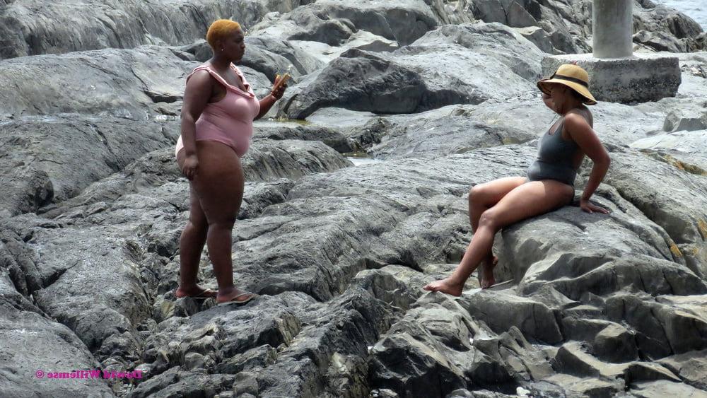 22P South Africa - Girls posing 02