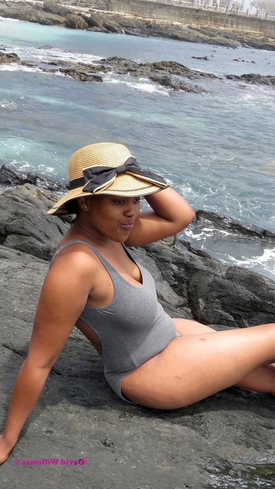 22P South Africa - Girls posing 02
