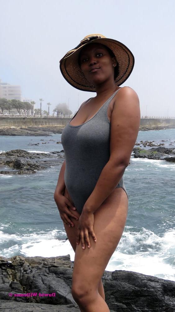 22P South Africa - Girls posing 02