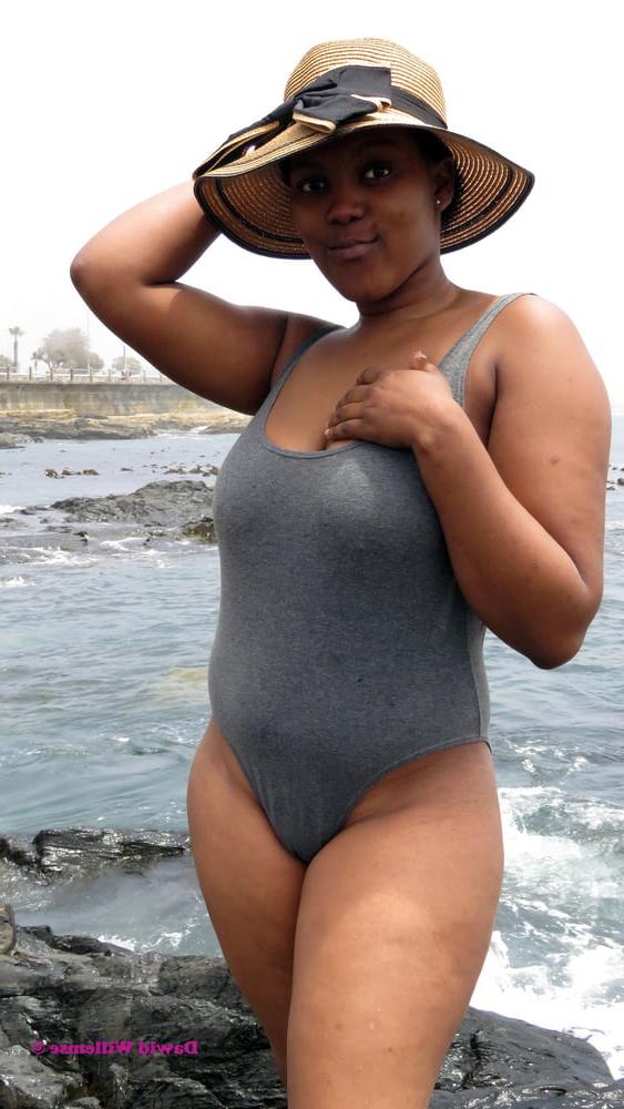 22P South Africa - Girls posing 02