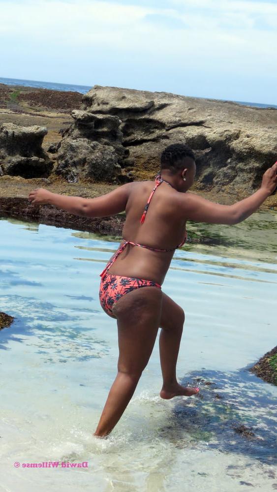 25P South Africa - Girls Posing 05
