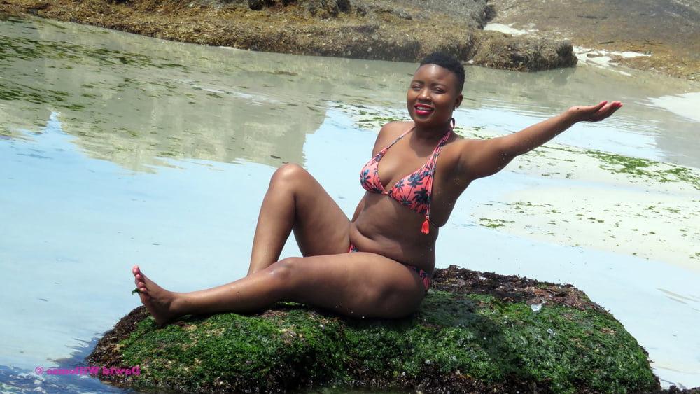 25P South Africa - Girls Posing 05
