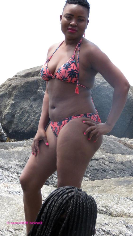 25P South Africa - Girls Posing 05