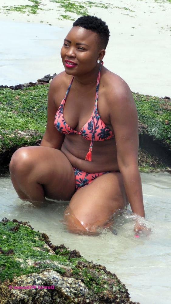 25P South Africa - Girls Posing 05