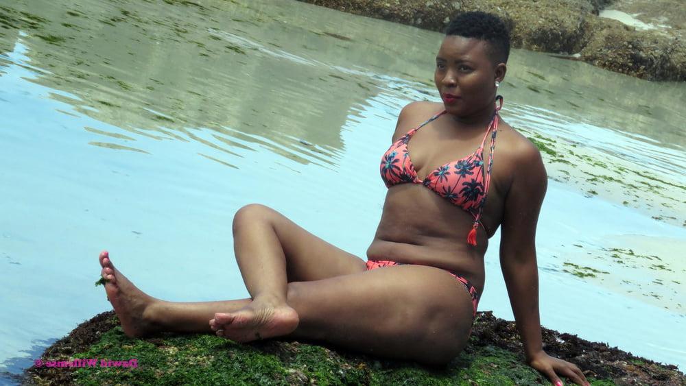 25P South Africa - Girls Posing 05