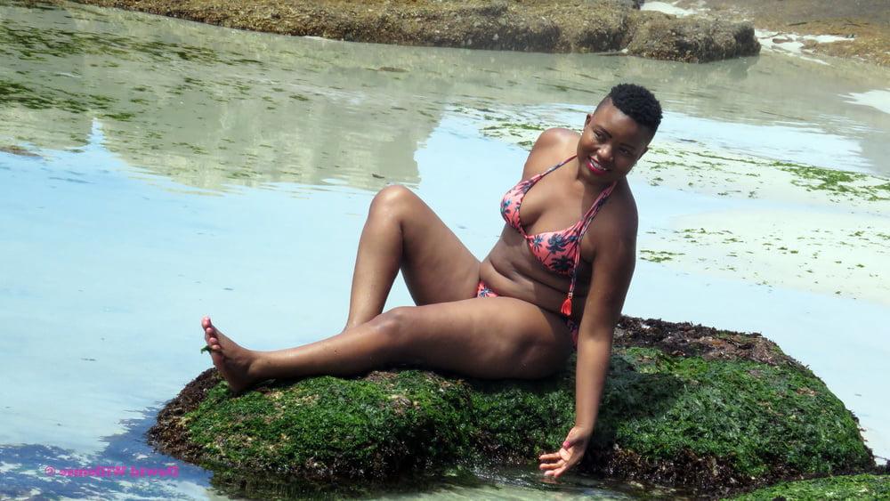25P South Africa - Girls Posing 05